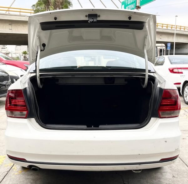 VOLKSWAGEN VENTO COMFORTLINE TIP - Image 15