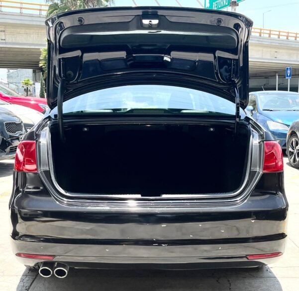 VOLKSWAGEN JETTA MK 2.0 TDI DSG - Image 15