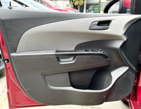 CHEVROLET SONIC LT AUT - Image 4