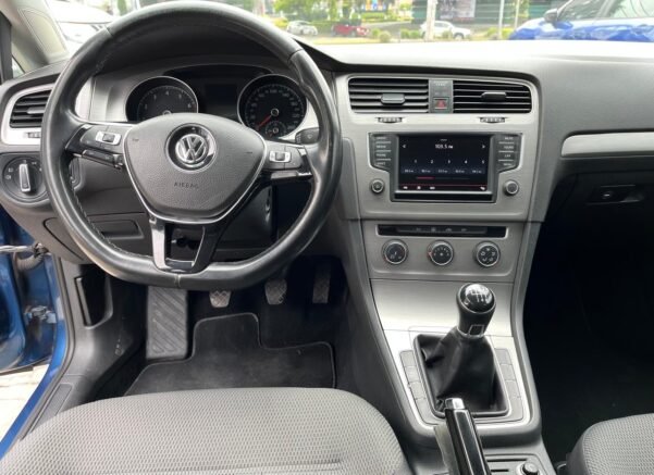 VOLKSWAGEN GOLF COMFORTLINE STD - Image 9