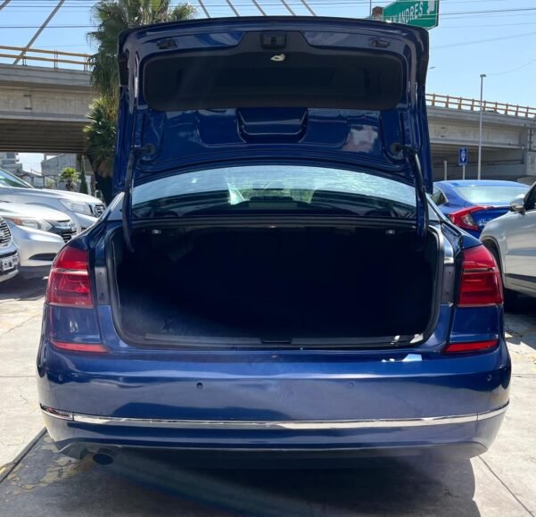 VOLKSWAGEN PASSAT COMFORTLINE AUT - Image 10