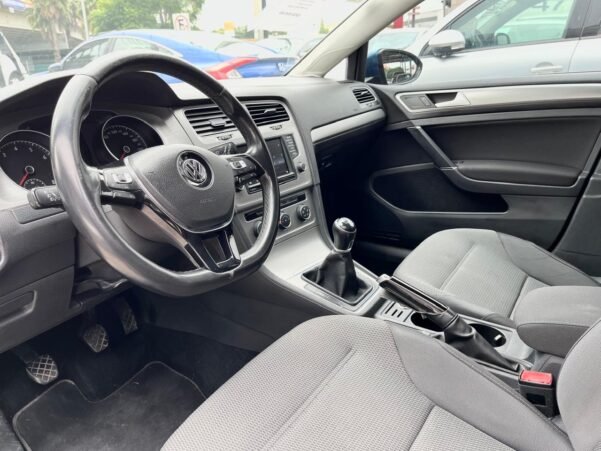 VOLKSWAGEN GOLF COMFORTLINE STD - Image 11