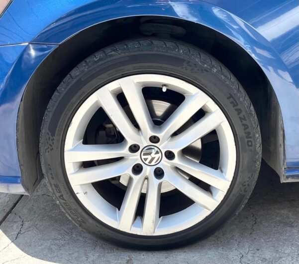 VOLKSWAGEN PASSAT COMFORTLINE AUT - Image 6