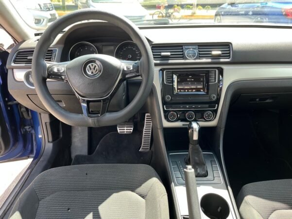 VOLKSWAGEN PASSAT COMFORTLINE AUT - Image 17