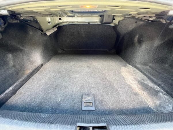VOLKSWAGEN PASSAT COMFORTLINE AUT - Image 9