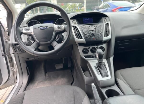 FORD FOCUS SE PLUS AUT - Image 10