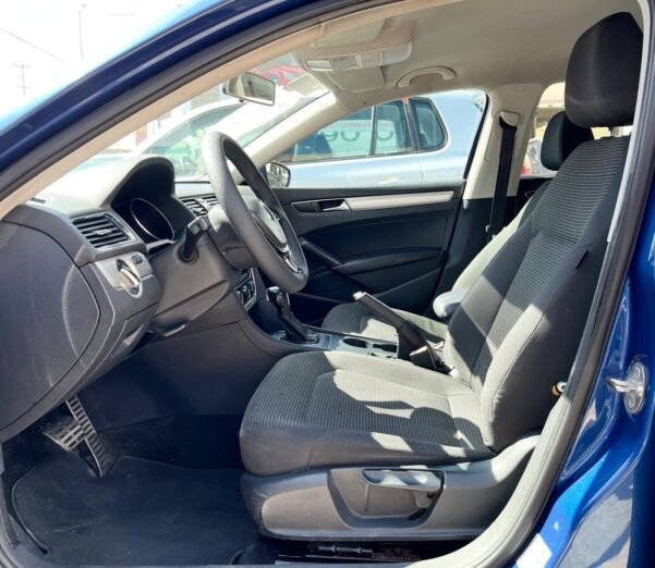 VOLKSWAGEN PASSAT COMFORTLINE AUT - Image 19