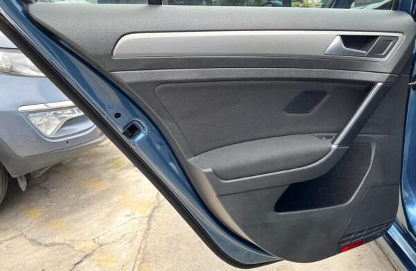 VOLKSWAGEN GOLF COMFORTLINE STD - Image 4