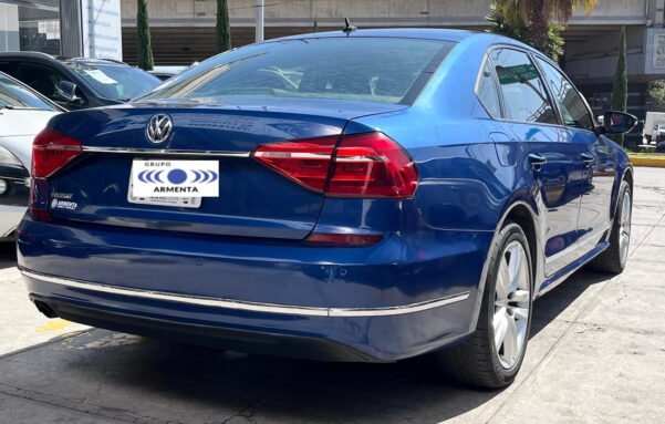 VOLKSWAGEN PASSAT COMFORTLINE AUT - Image 11