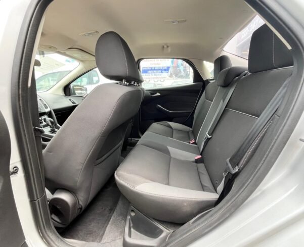 FORD FOCUS SE PLUS AUT - Image 12