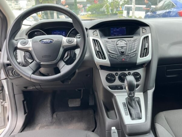 FORD FOCUS SE PLUS AUT - Image 9