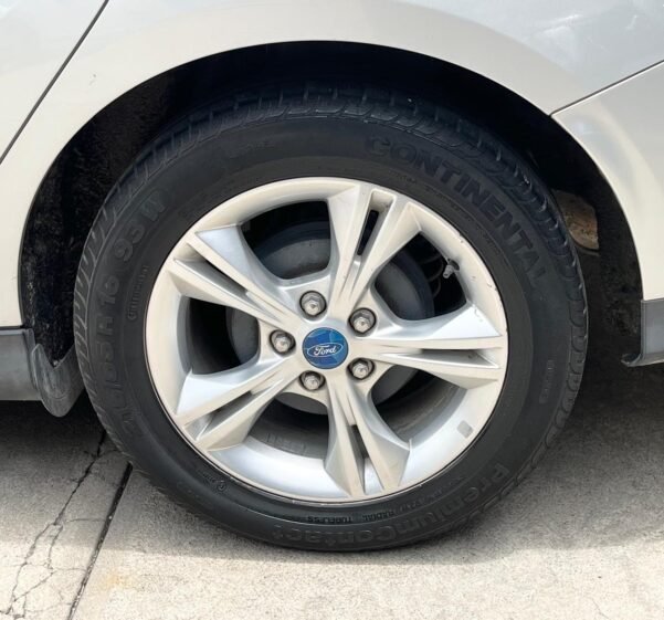 FORD FOCUS SE PLUS AUT - Image 17