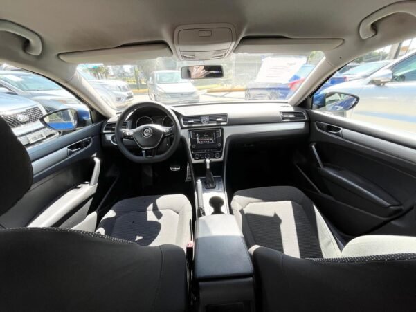 VOLKSWAGEN PASSAT COMFORTLINE AUT - Image 15