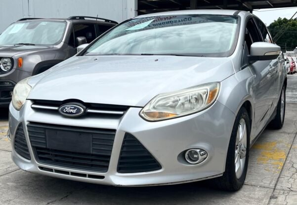 FORD FOCUS SE PLUS AUT - Image 2