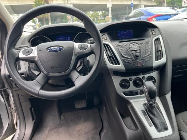 FORD FOCUS SE PLUS AUT - Image 8