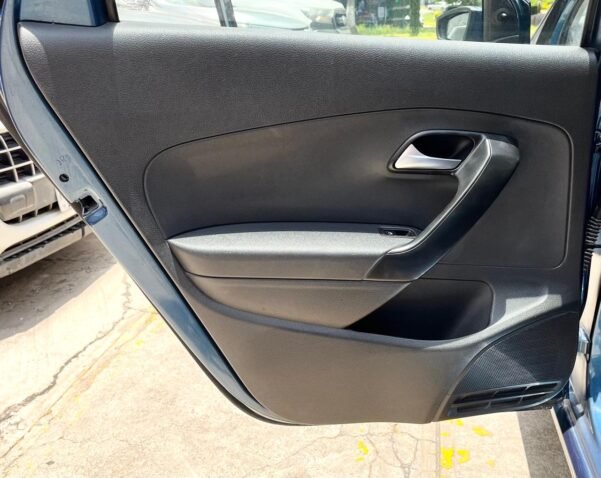 VOLKSWAGEN VENTO STARTLINE STD C/RINES - Image 4