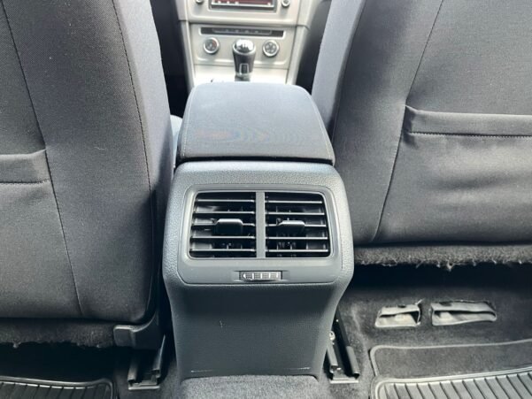 VOLKSWAGEN GOLF 1.4 TSI TRENDLINE STD - Image 11